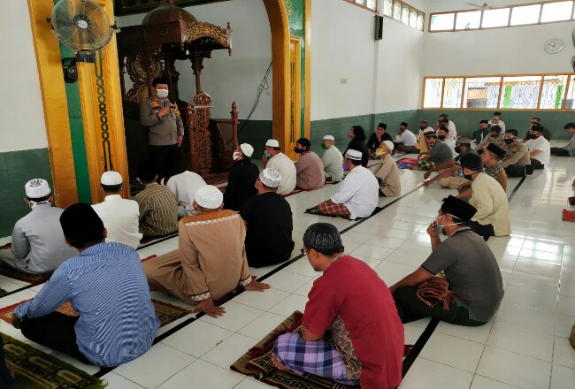 Kapolres Rohul AKBP Taifiq Lukman Nurhidayat dan jajarannya, melakaksanakan Jumling di masjid-masjid seputaran Kecamatan Rambah.
