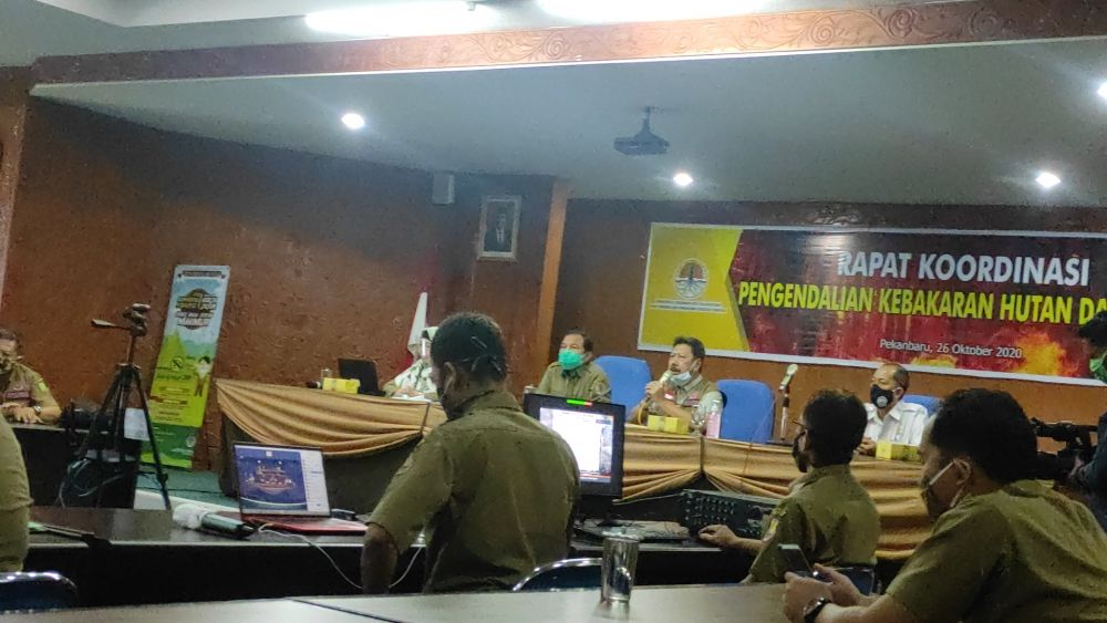 Rapat koordinasi Karhutla di Kantor P3E Sumatera di Jalan Subrantas Panam, Senin (26/10/2020).