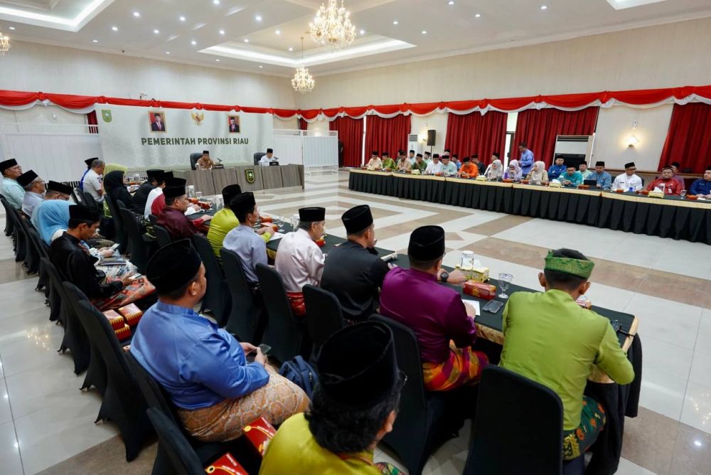 Plt Gubri, Edy Natar Nasution silaturahmi dengan seluruh Kepala OPD Pemprov Riau.(foto: mcr)