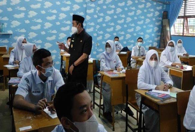 Gubernur Riau Syamsuar melakukan Inspeksi Mendadak (Sidak) ke sejumlah sekolah yang ada di Pekanbaru. Foto: Tribunpekanbaru