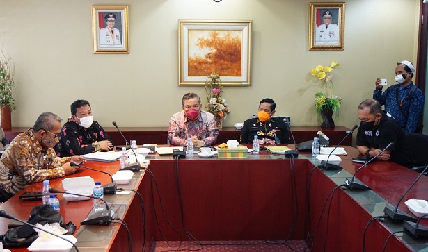 Sekdaprov Riau, SF Hariyanto menyebutkan Pergub Nomor 19 Tahun 2021sesuai UU Pers yang berlaku. 
