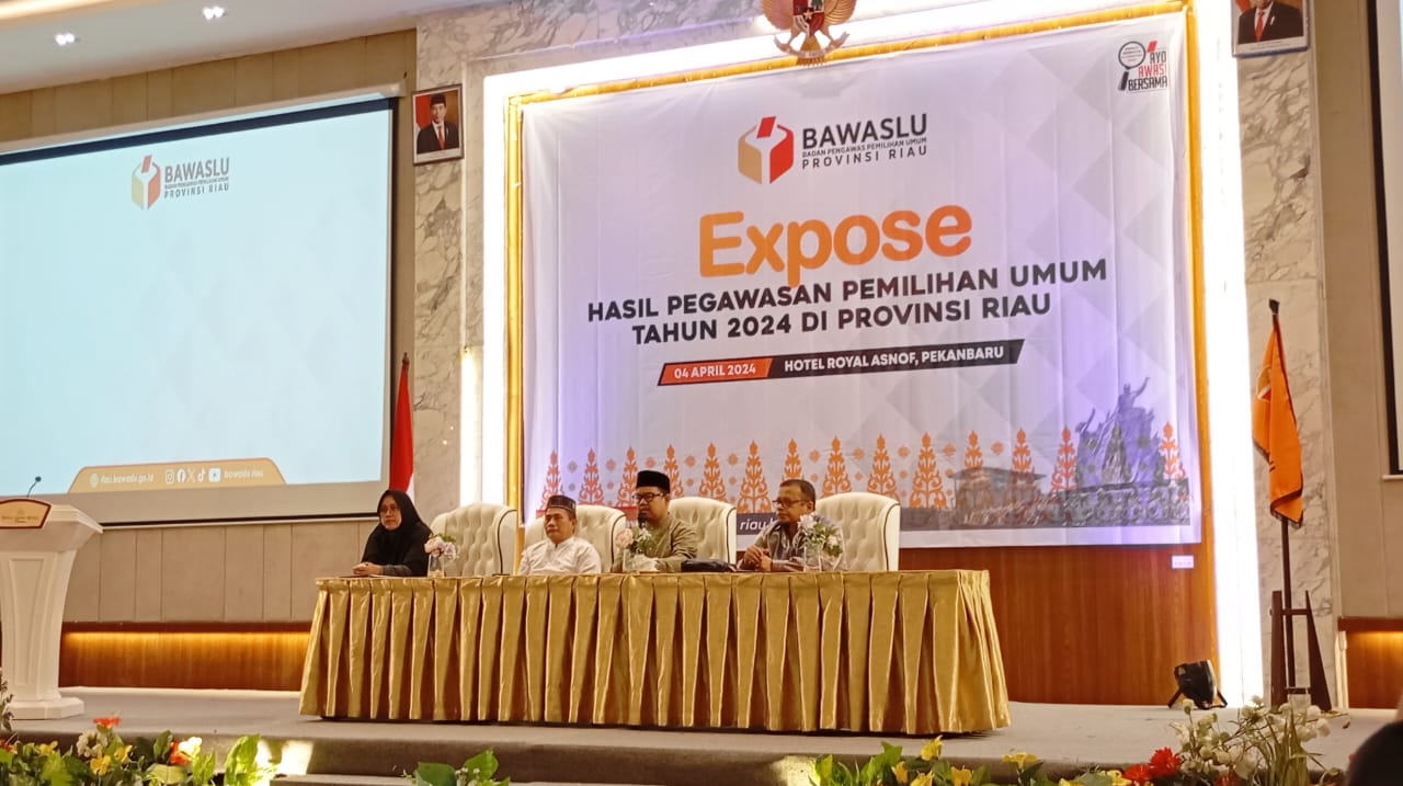 Bawaslu Riau memberi penjelasan terkait temuan pelanggaran Pemilu 2024, Kamis (4/4/2024) (foto:rinai/halloriau) 
