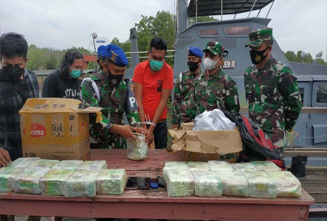 Tim F1QR Lanal Dumai bersama Dit Reserse Narkoba Polda Riau berhasil menggagalkan penyelundupan 20 kilogram narkotika jenis sabu asal Malaysia di terminal Ro-Ro Dumai.
