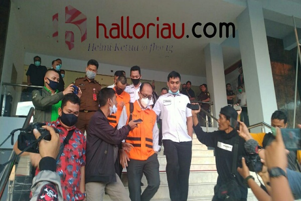Dua orang ditetapkan sebagai tersangka kasus korupsi di Disdik Riau.