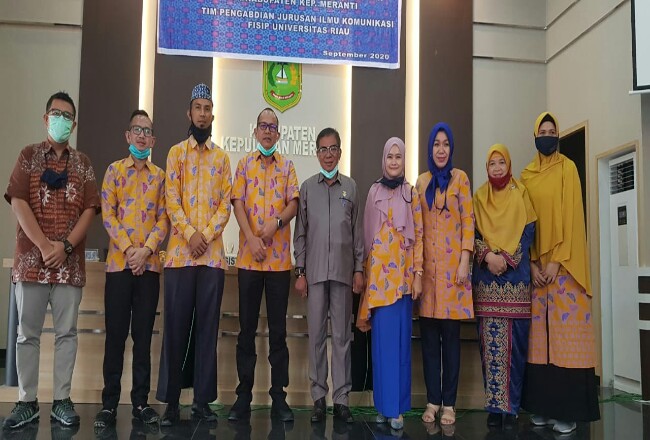 Tim Pengabdian Masyarakat Jurusan Ilmu Komunikasi, FISIP, Universitas Riau dan Fikom UIR, saat acara di Kabupaten Kepulauan Meranti, Jumat (9/10/2020). 