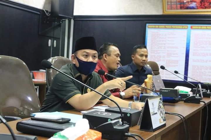 Nurul Ikhsan anggota Komisi IV saat membahas secara detail terkait kesalahan yang dilakukan pihak pengembang