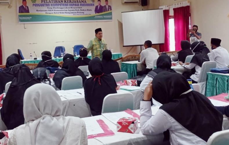 Sebanyak 20 Kepala Madrasah di Rohul ikuti pelatihan penguatan kompetensi bekal mengikuti assesment ke tingkat nasional.