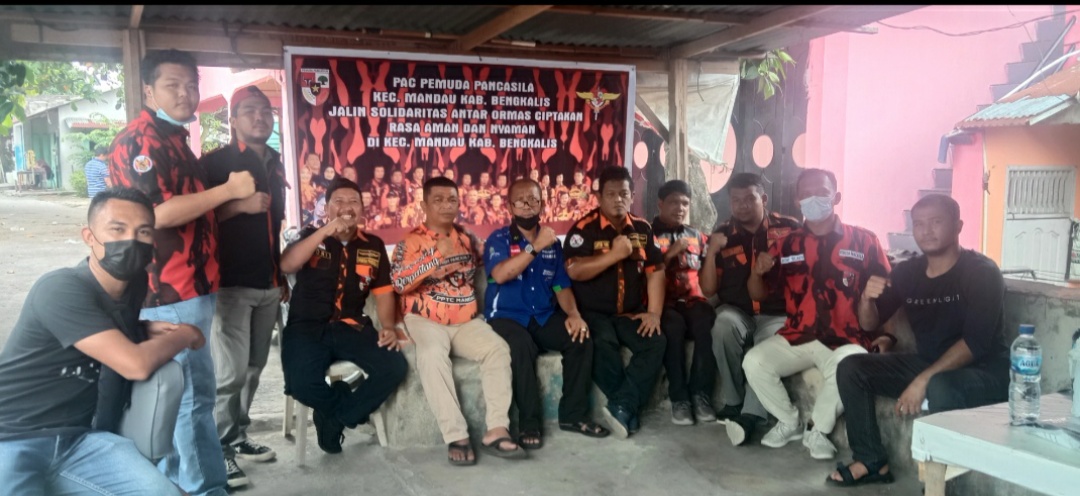 Direktorat Intelkam Polda Riau yang dipimpin oleh Kompol Miswanto saat berdialog dengan PAC Pemuda Pancasila Mandau, Senin (18/10/2021).