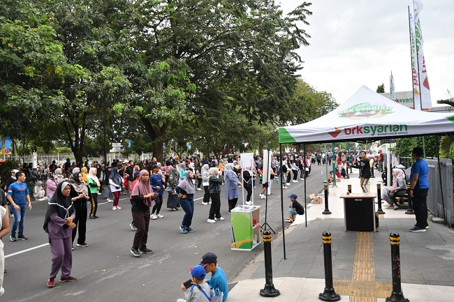 Promosikan Produk Bank, BRK Syariah Gelar Senam Masal di Car Free Day Kota Pekanbaru