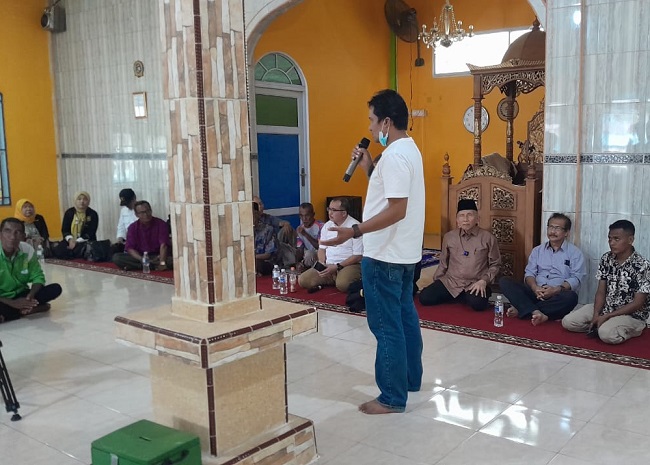 Dialog masyarakat Rempang dengan Prof Dr Amien Rais di masjid Sembulang, Senin.(18/9/2023)