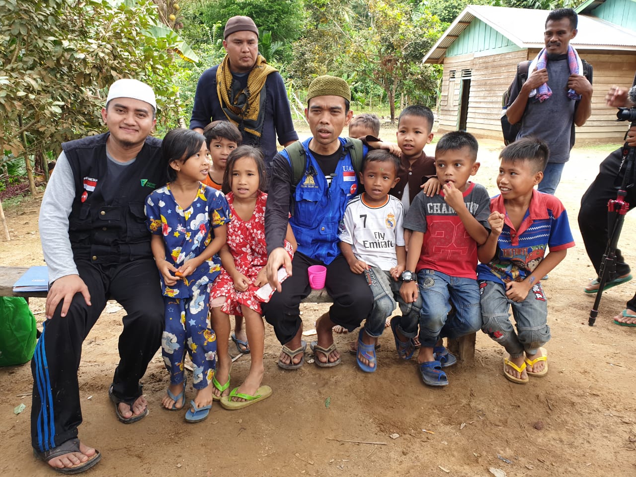 UAS di tengah anak-anak Suku Talang Mamak, Inhu, Riau.