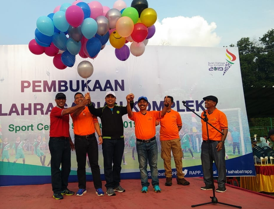 Pembukaan oleh COO RAPP Eduward  Ginting didampingi oleh HR fiber head Fahrizal Tampubolon, CRA head H Ishak Sabtu sore (9/2/2019), di lapangan Sports Center RAPP, Pangkalan Kerinci, Pelalawan, Riau. 