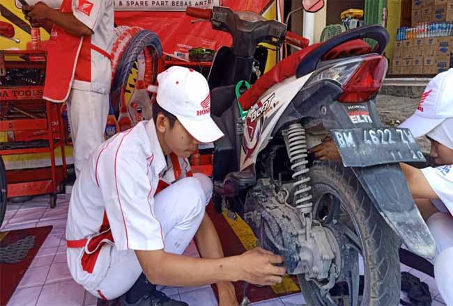 Service gratis Motor Honda di Mal SKA Pekanbaru.