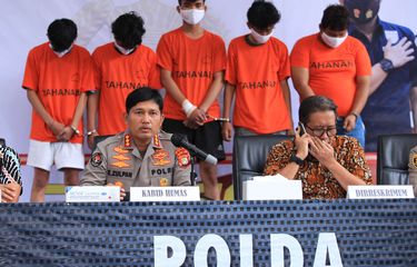 Polda Metro Jaya tetapkan enam orang sebagai tersangka kasus pengeroyokan Ade Armando.