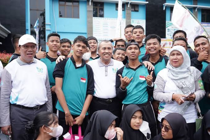 Gubernur Riau, Syamsuar saat Gernas Bergizi di SMAN 8 Pekanbaru.(foto: int)