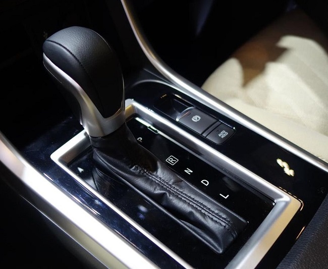 ilustrasi mobil matic.