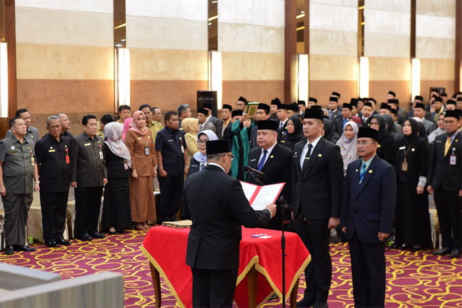 Pelantikan dan Pengambilan Sumpah/Janji Pejabat Administrasi dan Pejabat Fungsional Pemprov Riau.