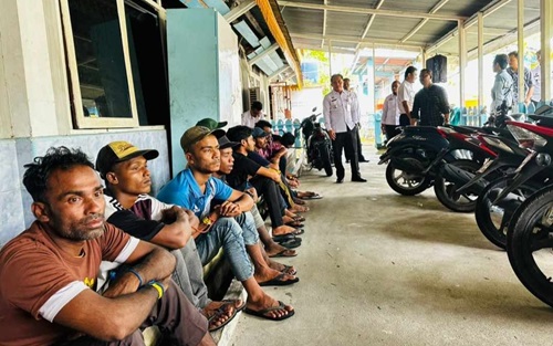 Pengungsi Rohingya diserahkan ke Imigrasi Kelas II TPI Bagansiapiapi (foto/afrizal)