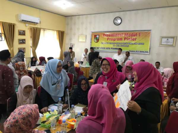 Penyebarluasan praktik baik program PINTAR Tanoto Foundation ke MKKS negeri dan swasta sekolah non mitra di Kota Pekanbaru.