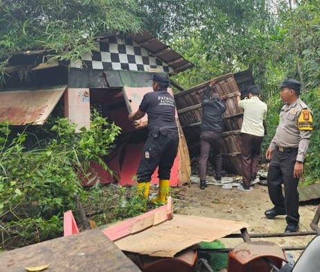 Penertiban bangunan liar di kampus Unri.