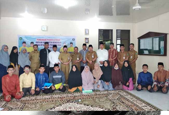 Sekretaris Daerah H Bustami saat meninjau pelaksanaan training center para kafilah yang akan ikut MTQ tingkat Provinsi Riau.