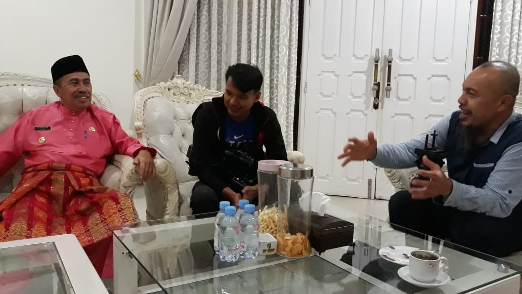 Gubernur Riau Syamsuar bertemu dengan wartawan Kompas TV.