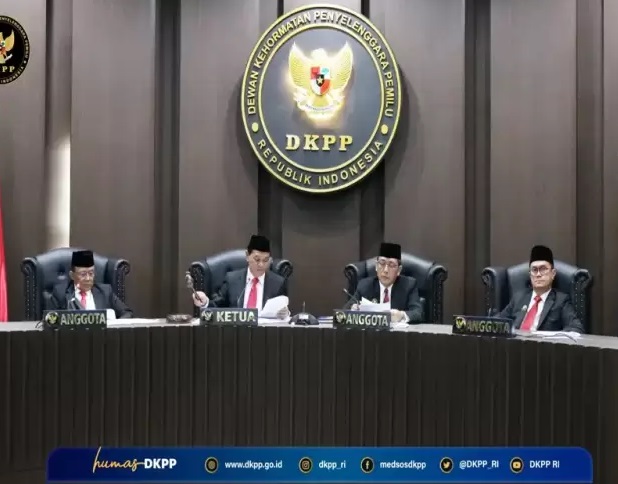 Putusan Dewan Kehormatan Penyelenggara Pemilu (DKPP) menyatakan Ketua KPU Hasyim Asyari melanggar kode etik pedoman penyelenggara pemilu. Foto: dkpp.go.id