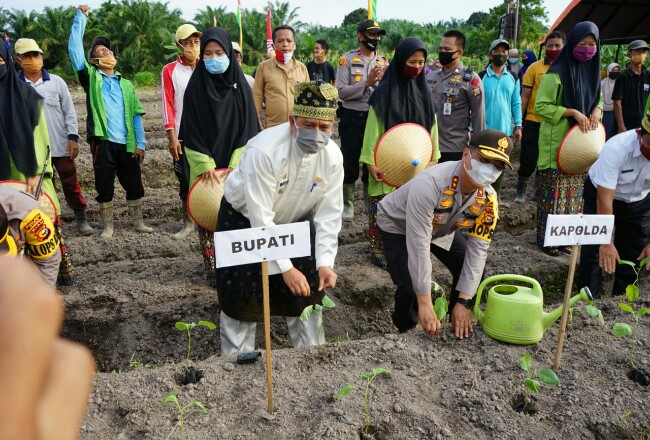 Gerakan Jaga Kampung yang dicanangkan Kapolda Riau di Kabupaten Siak.
