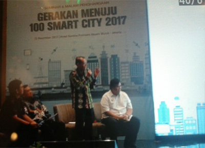 Wabup Pelalawan Drs H Zardewan saat memaparkan smart city Pelalawan di Jakarta.