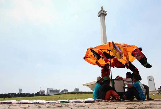 Jakarta diserang cuaca panas.