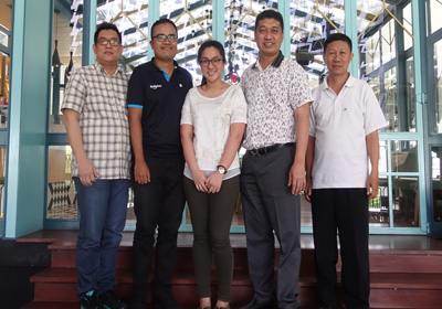 Tim Smile Asia Singapura foto bersama dengan Ketum IKPTB, Toni dan beberapa Pengurus IKPTB pada saat kunjungannya ke Pekanbaru beberapa waktu yang lalu.<br>