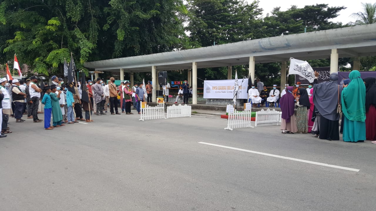Seruan Aksi Damai Bela Rasulullah SAW di depan Telaga Bening, Jalan Merdeka Selatpanjang, Minggu (8/11/2020) pagi.