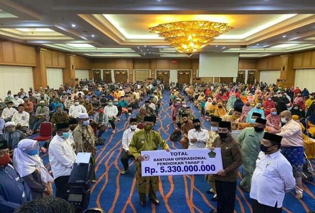 Anggota DPR/ MPR RI Achmad, salurkan dana aspirasi BOP ke Ponpes, MDT, dan LPTQ serta TPQ di Rohul.