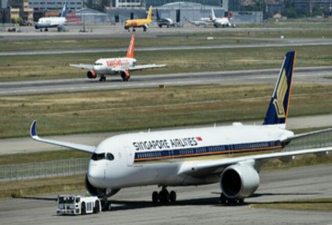 Singapore Airlines memangkas 96 persen penerbangan di tengah wabah corona. 