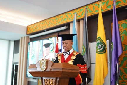 Rektor Universitas Islam Riau (UIR) Prof Dr H Syafrinaldi SH MCL memberi dukungan kepada Yayasan Lembaga Pendidikan Islam Riau (YLPI) untuk mendirikan rumah sakit 