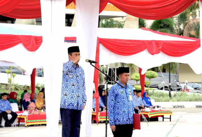 Gubernur Riau Syamsuar pimpin upacara peringatan Hari Sumpah Pemuda di Halaman Kantor Gubernur Riau.