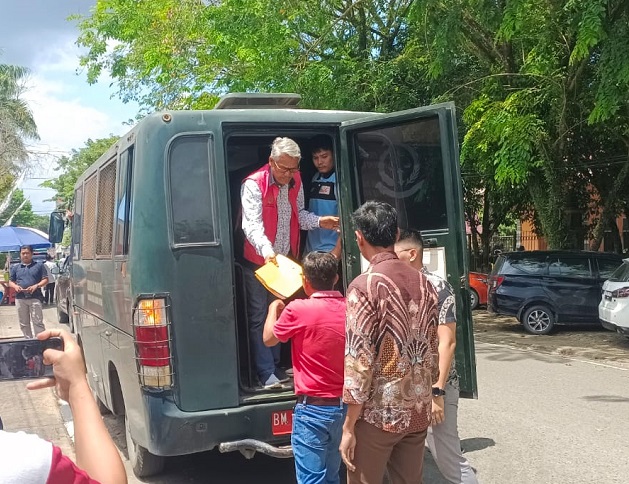 Mantan Bupati Kuansing, Sukarmis.