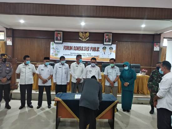 Wakil Bupati Inhu, H Khairizal membuka Forum Konsultasi Publik Rancangan Awal RKPD Kabupaten Inhu Tahun 2022.