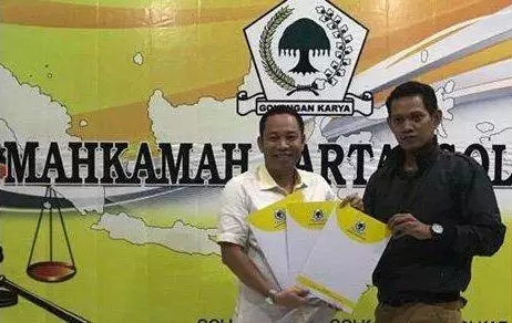 Ketua Harian DPD II Partai Golkar Siak, Indra Gunawan menerima hasil keputusan Mahkamah Partai Golkar terkait kepengurusan tiga DPD II di Riau. 