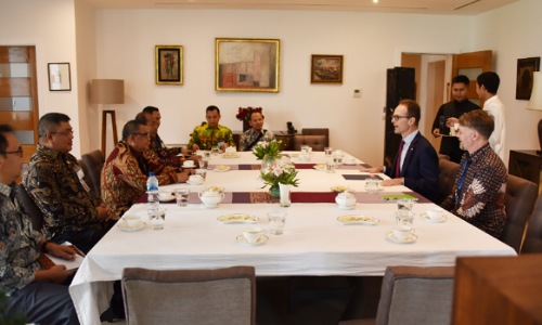 Kunjungan Gubernur Riau, Edy Natar ke Kedubes Inggris di Jakarta.(foto: mcr)