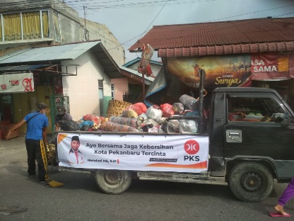 Hamdani turunkan tim khusus untuk menangani sampah di kawasan Marpoyan Damai dan Bukit Raya