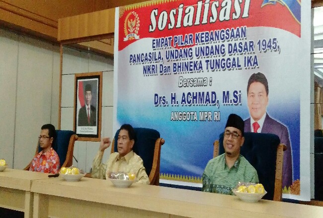Anggota MPR/ DPR RI Drs.H.Achmad M.Si, sosialisasikan empat Pilar Kebangsaan Pancasila, Undang-Undang Dasar 1945, NKRI dan Bhineka Tunggal Ika kepada generasi muda di Kabupaten Rohul.