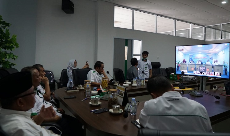  Suasana teleconference bersama LLDIKTI di Gedung Rektorat Universitas Islam Riau, Senin siang (23/3 2020)
