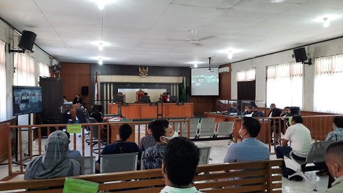 Sidang dugaan investasi bodong digelar di Pengadilan Negeri Pekanbaru, Senin (22/11/2021).