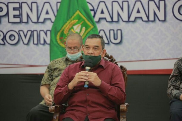 Rapat virtual Wagubri Edy Natar Nasution bersama Bupati/Walikota se-Riau terkait pembahasan pengetatan dan pengawasan masyarakat saat new normal, Senin (22/6/2020) malam di Gedung Daerah.