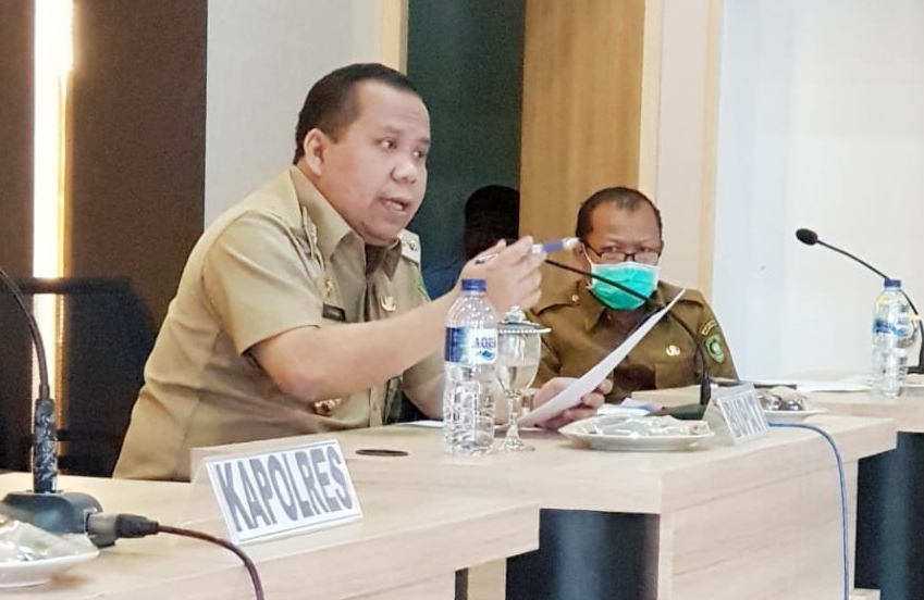 Bupati Kepulauan Meranti Drs. H Irwan memimpin Rapat Koordinasi (Rakor) penanggulangan Dampak Sosial Ekonomi Masyarakat Akibat Covid-19 di Kepulauan Meranti.