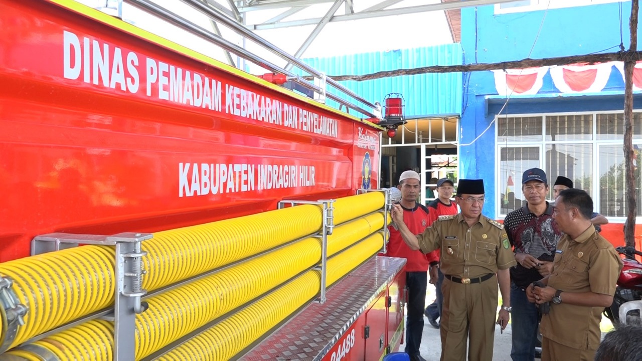 Bupati tinjau kesiapsiagaan personel Pemadam Kebakaran di Dinas Pemadam Kebakaran dan Penyelamatan Kabupaten Inhil 