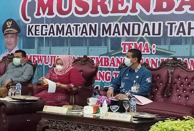 Bupati Bengkalis Kasmarni menghadiri Musrenbang Kecamatan Mandau.