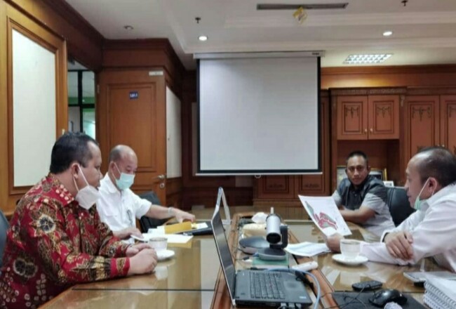 Bupati Kepulauan Meranti H Irwan menemui langsung Sekretaris Jenderal Kementerian Lingkungan Hidup dan Kehutanan (Kemen LHK) Bambang Hendroyono, Rabu (8/7/2020) di Kantor Kementerian LHK RI di Jakarta terkait moratorium gambut.