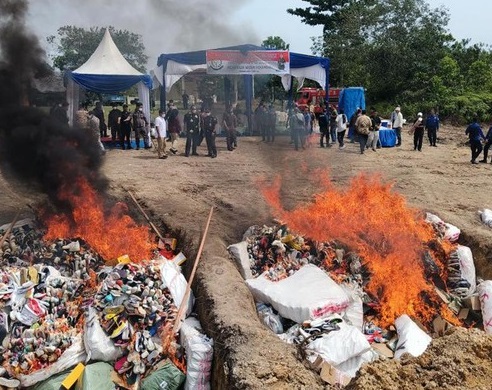 Pemusnahan barang bukti oleh Kejari Pekanbaru